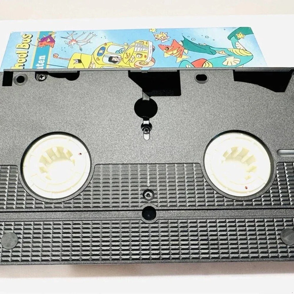 THE MAGIC SCHOOL BUS GETS EATEN VHS Home Video Cassette Tape - Picture 8 of 8